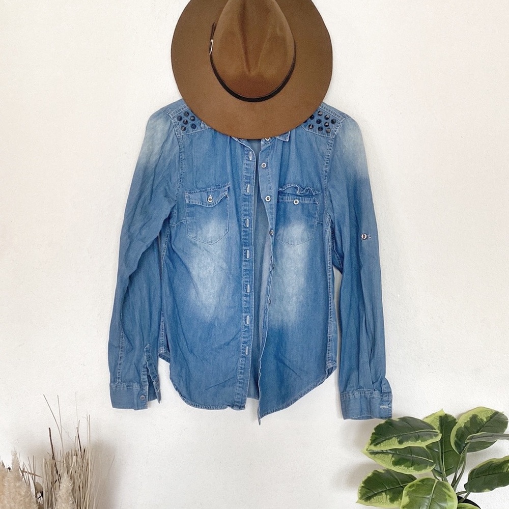 💙🤍Denim spikes top shirt tee long sleeve size L💙🤍